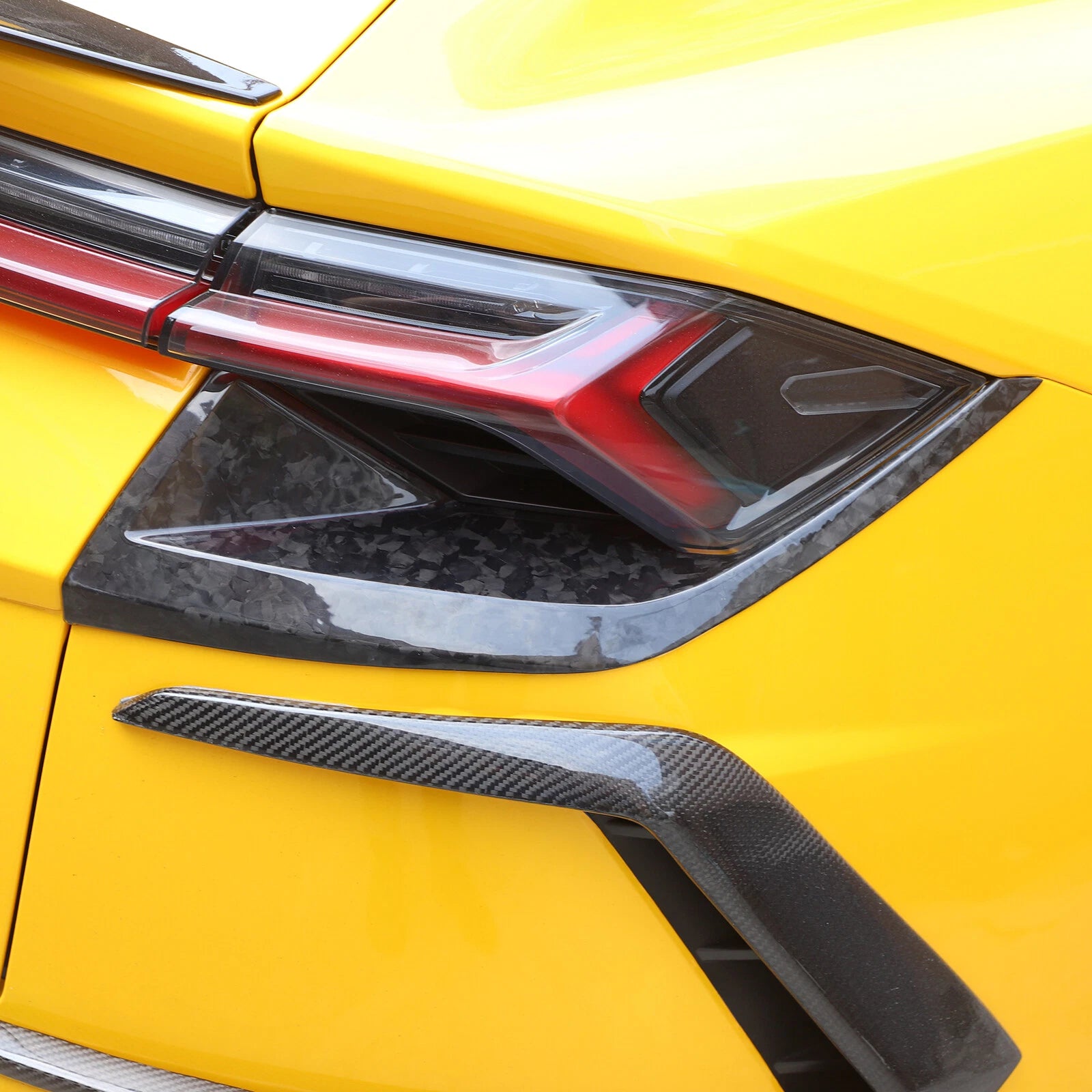 Forged Carbon Fiber Rear Tail Light Lamp Cover Trim For Lamborghni URUS 2018-23